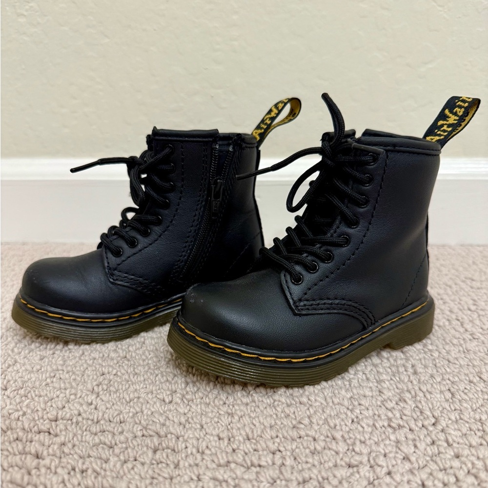 Dr. Martens Toddler Girls Classic Black Lace-Up Boots (7)
